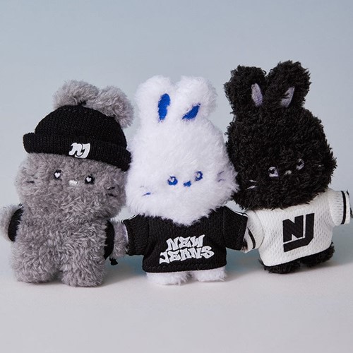 newjeans-how-sweet-bunini-mini-costume-keyring newjeans-how-sweet-bunini-mini-costume-keyring